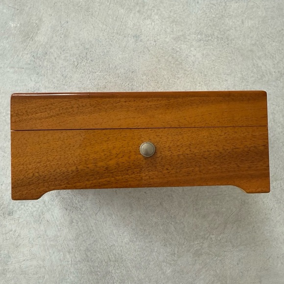 Wooden Thorens Music Box - Working Beautifully Plays 3 Lullabies - Picture 6 of 10